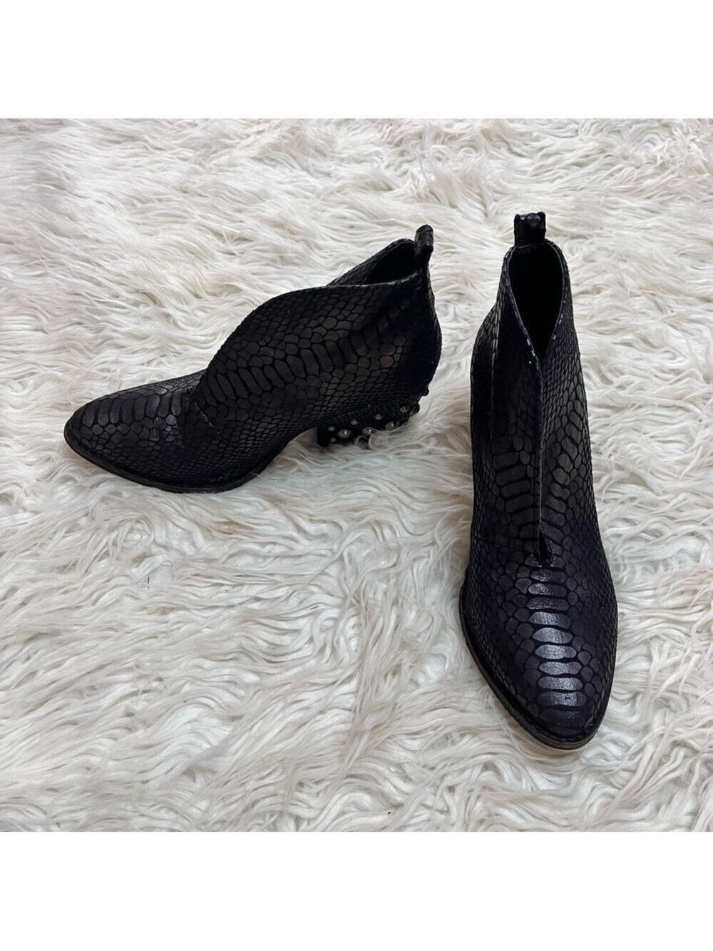 Matisse Women’s Black Leather Snakeskin Ankle Slip On Boots. Size 6